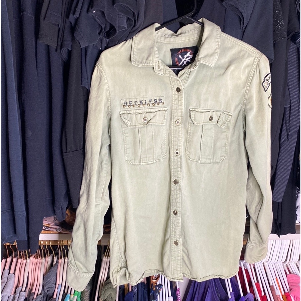 Young and Reckless Ladies military patch button down distressed look size small